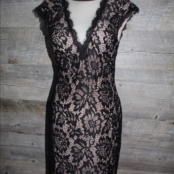 Beaty & Adam Lace V-Neck Mermaid Gown - Picture 2 of 7